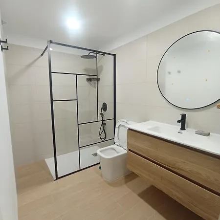 شقة Cozy & Terrace Apartament5 *